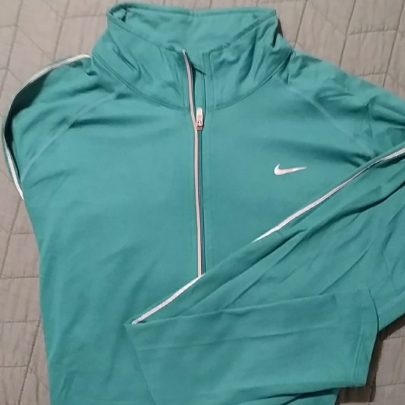 Nike Tops - Nike dri fit pullover